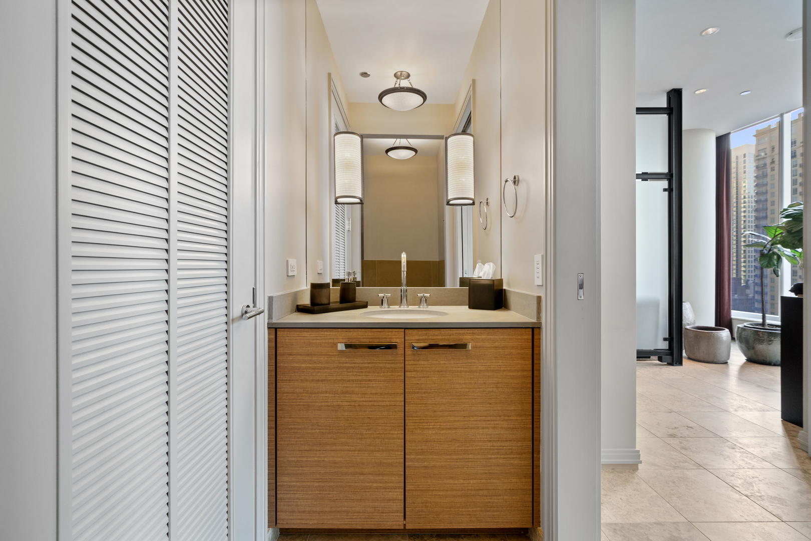 30 W Oak Street Unit: 20A