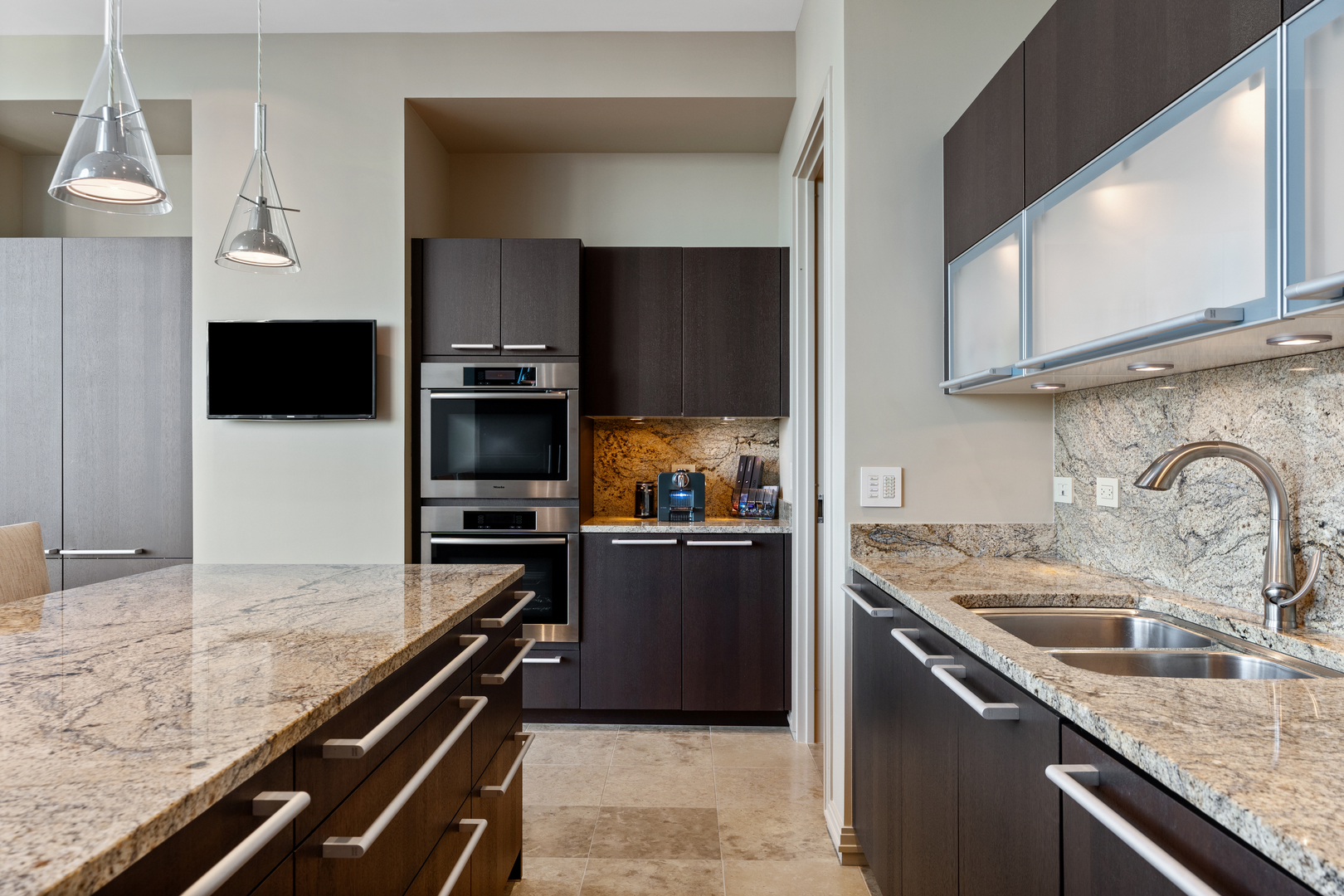 30 W Oak Street Unit: 20A