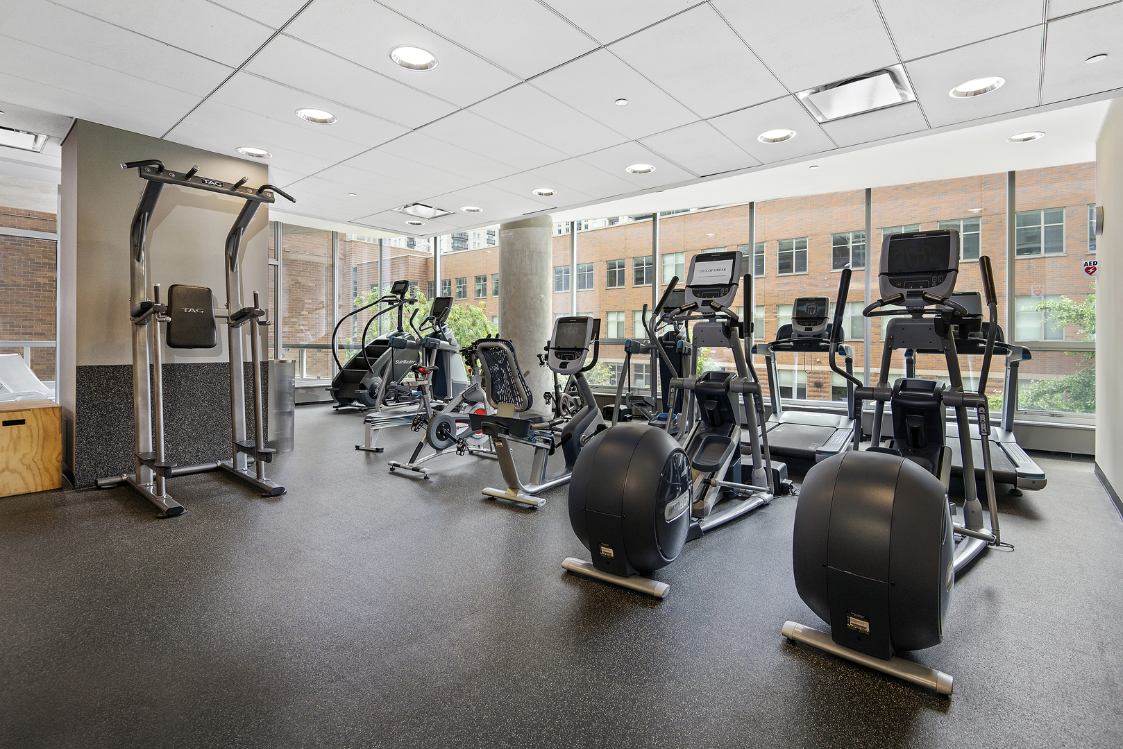 30 W Oak Street Unit: 20A