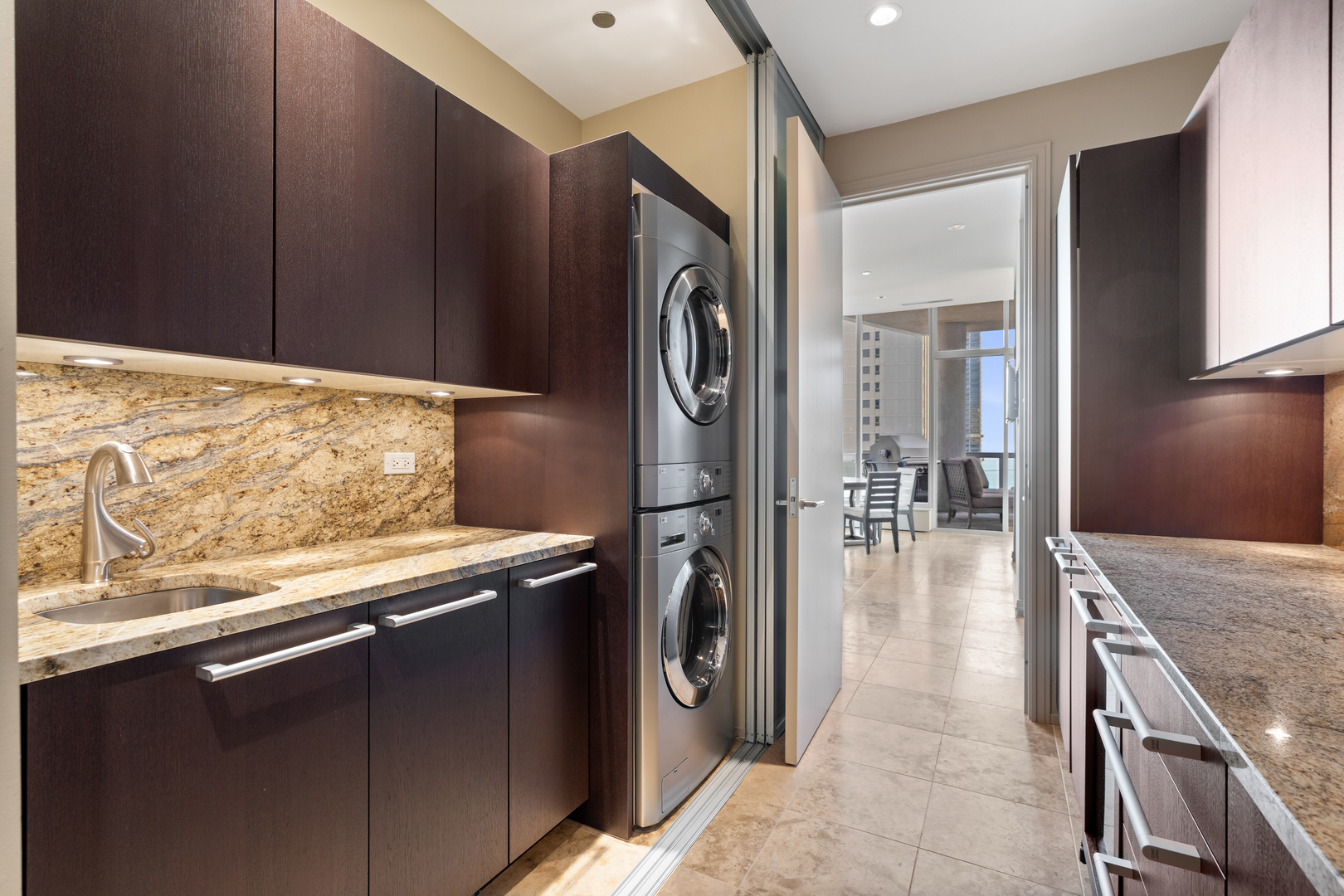 30 W Oak Street Unit: 20A