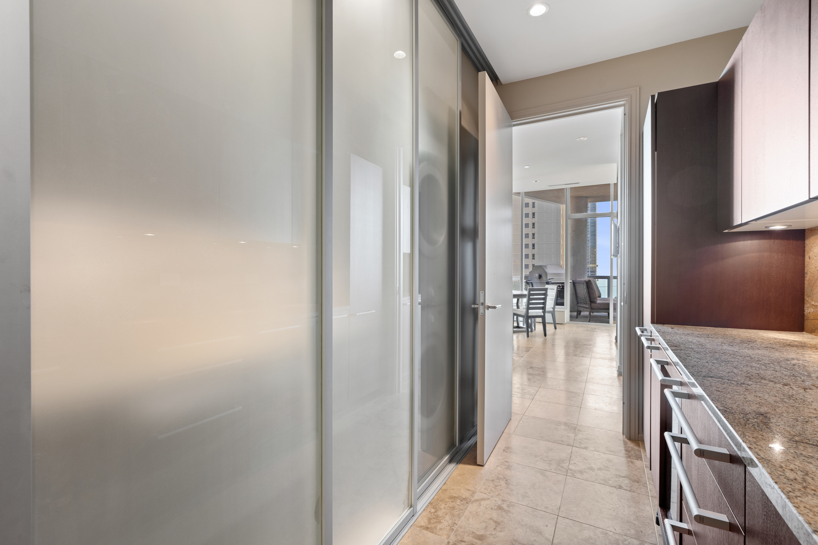 30 W Oak Street Unit: 20A