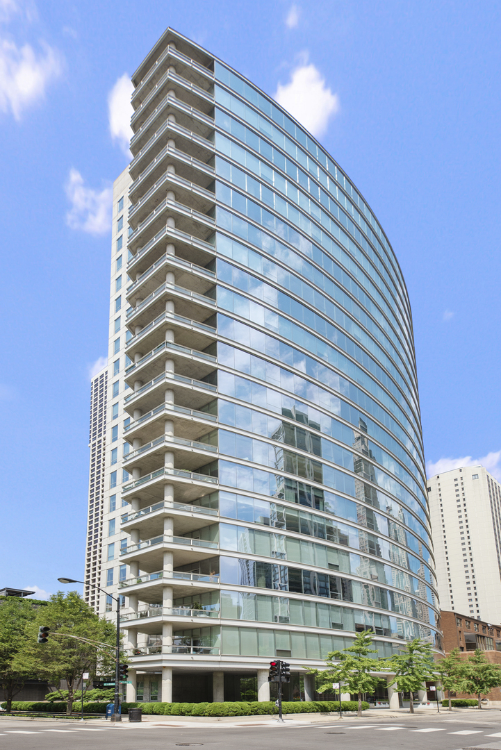 30 W Oak Street Unit: 20A