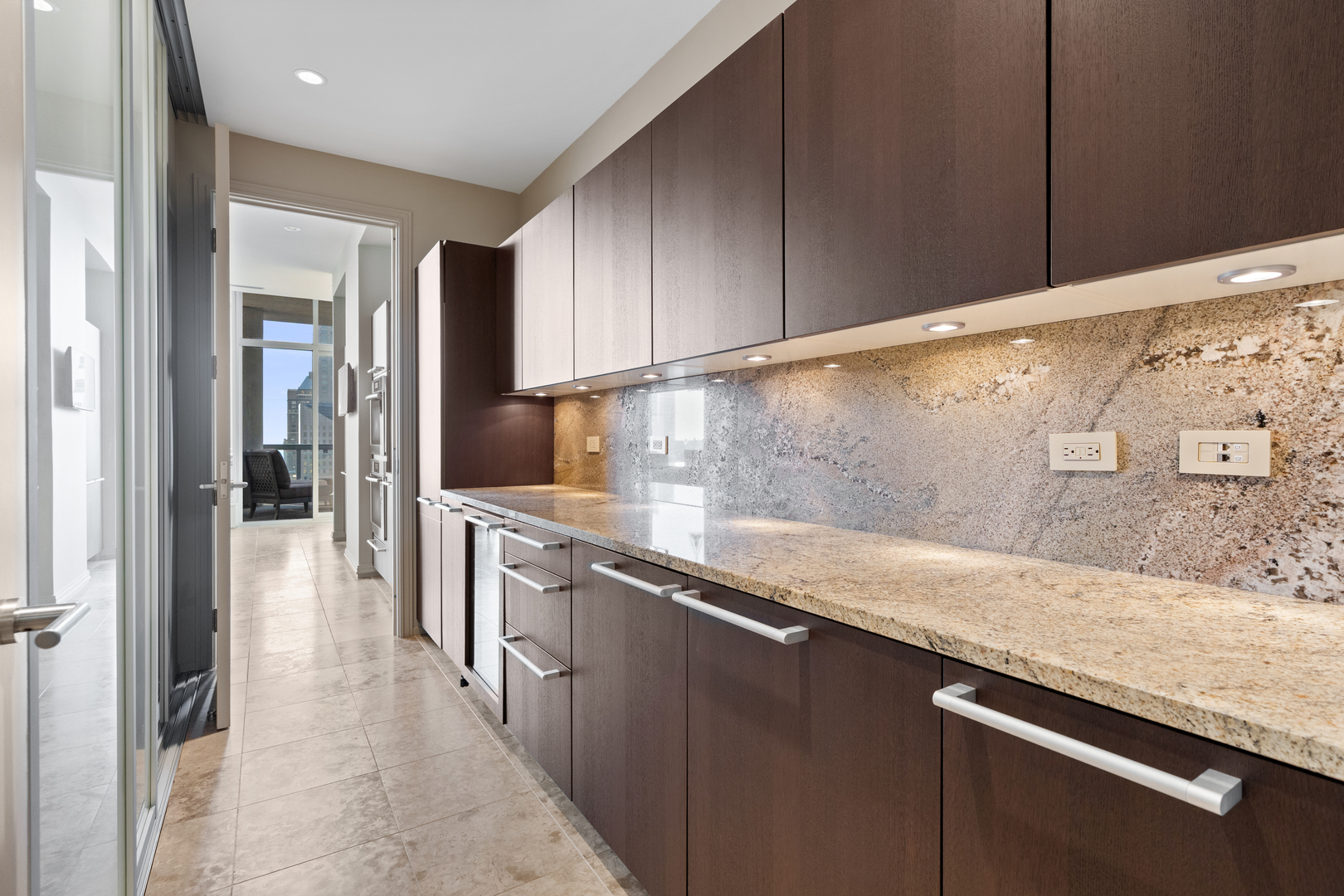 30 W Oak Street Unit: 20A
