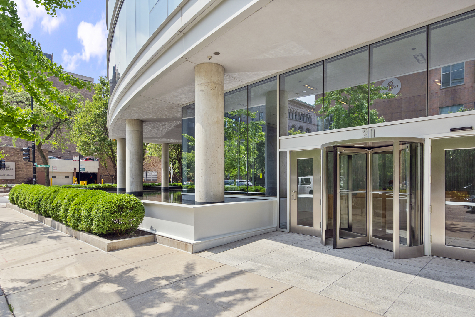30 W Oak Street Unit: 20A