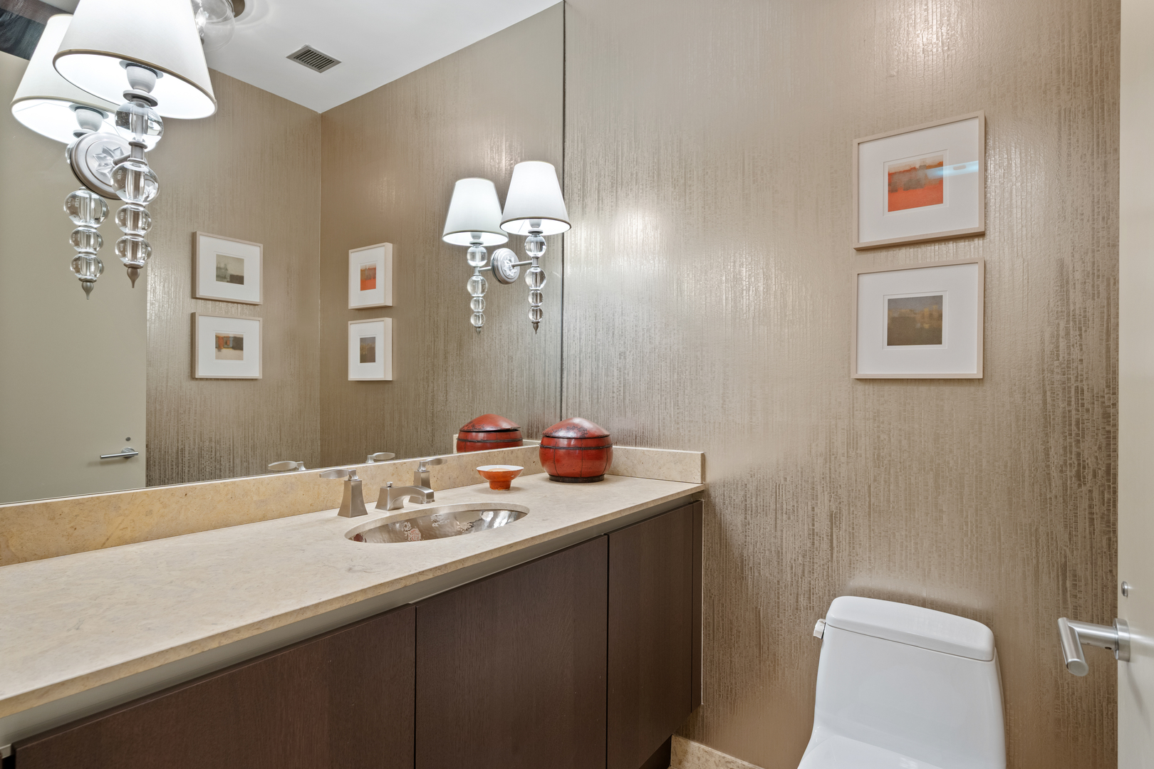 30 W Oak Street Unit: 20A
