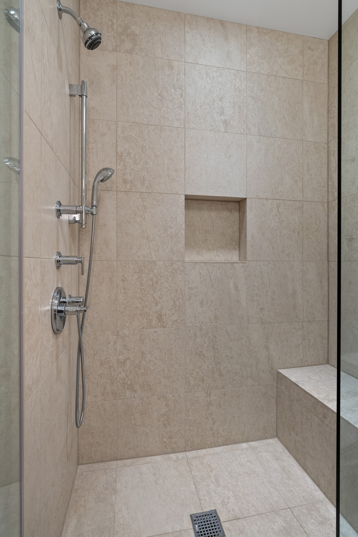 30 W Oak Street Unit: 20A