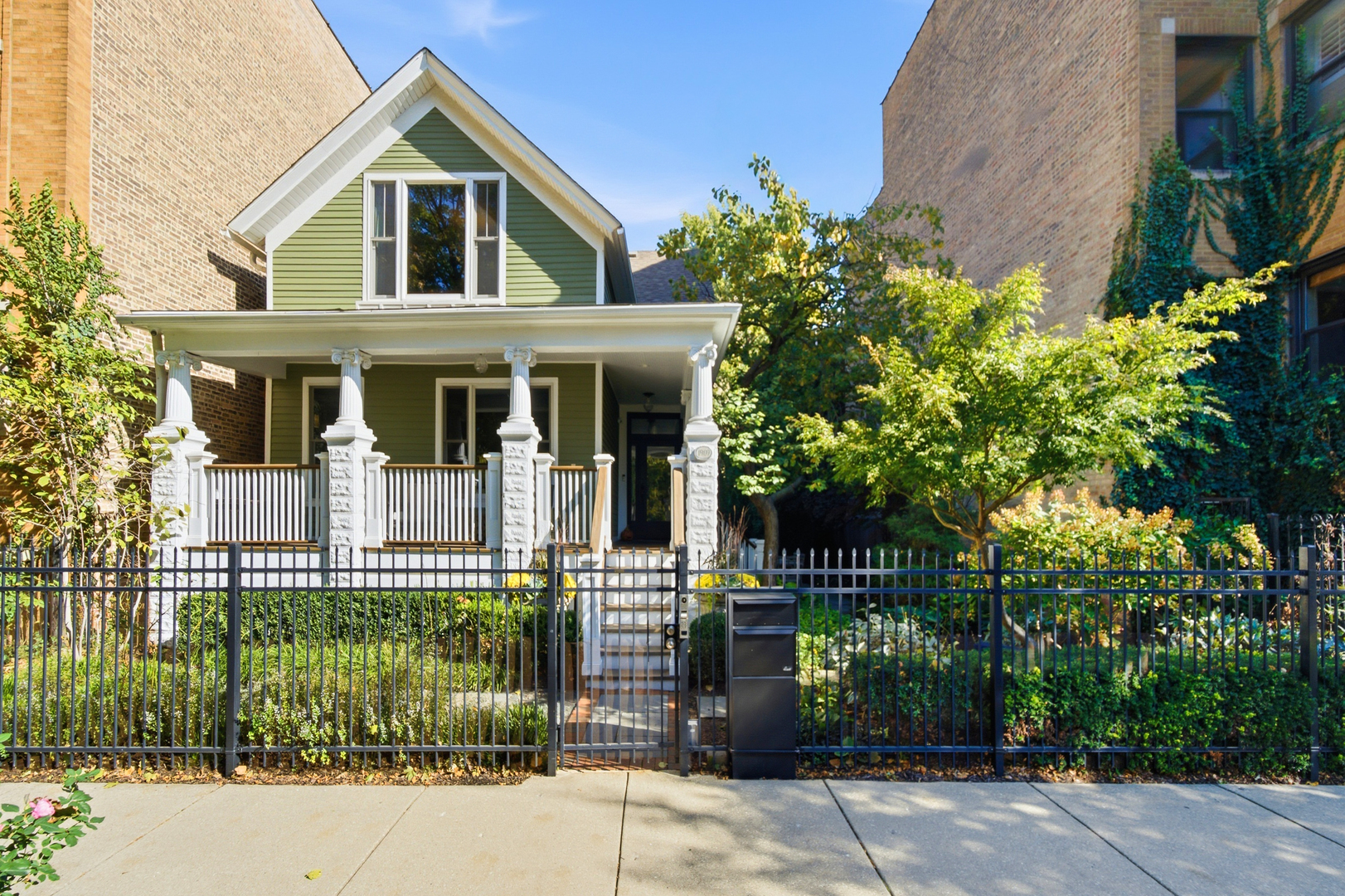 1909 N Humboldt Boulevard