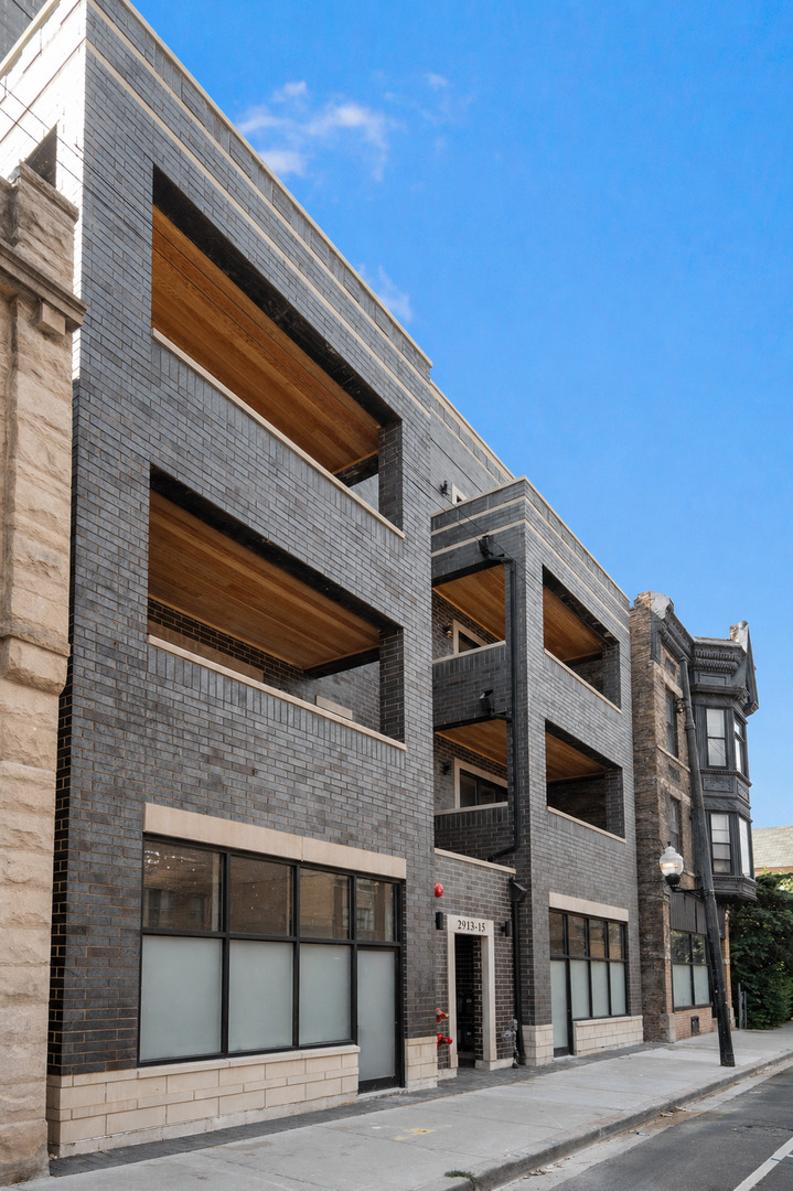 2915 W Belmont Avenue Unit: 1B