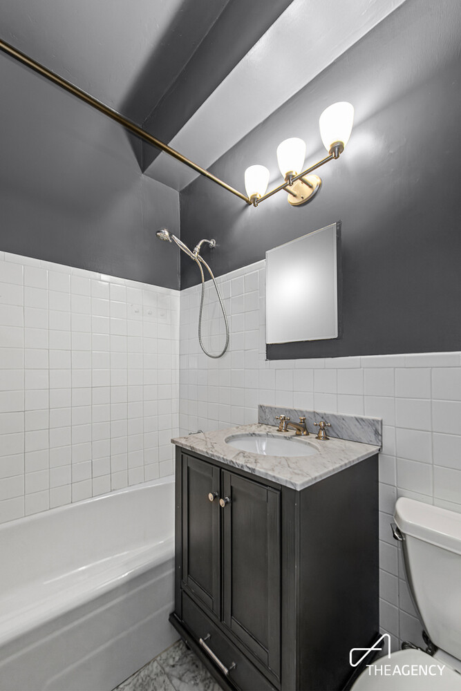 205 W END Avenue 29S