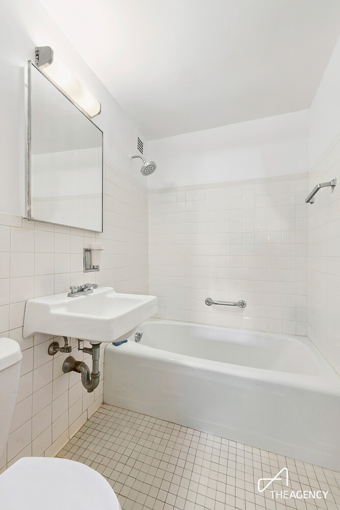 160 W END Avenue 8E