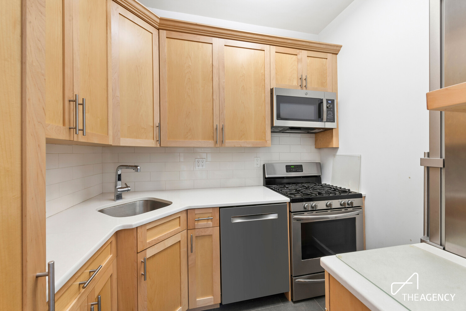 170 W END Avenue 30S
