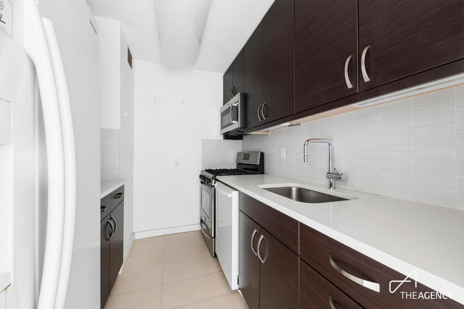 205 W END Avenue 28R