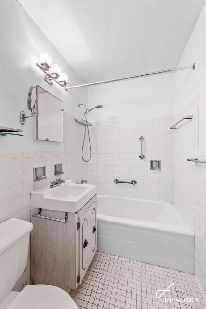 185 W END Avenue 2G
