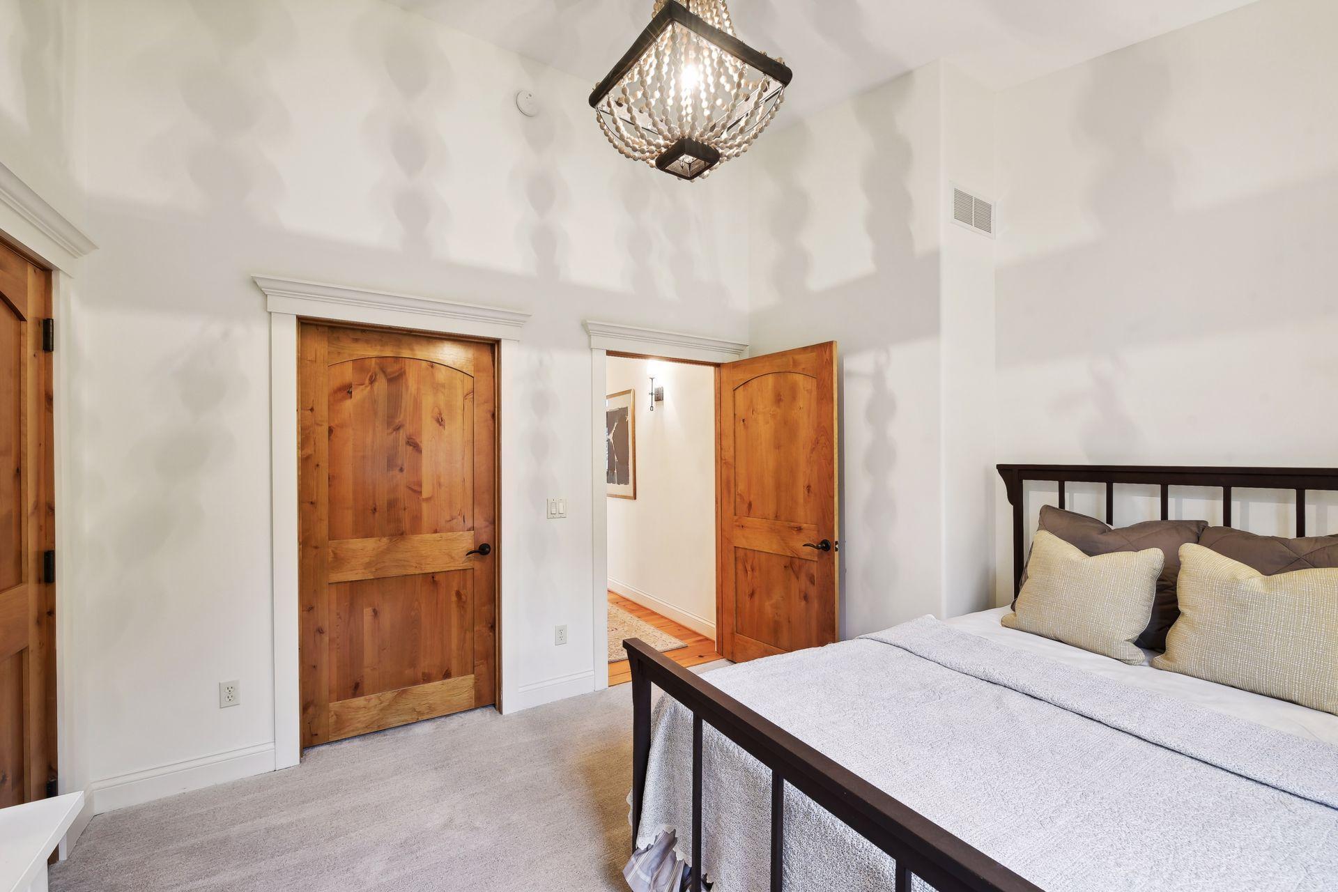 5140 Greenwood Circle