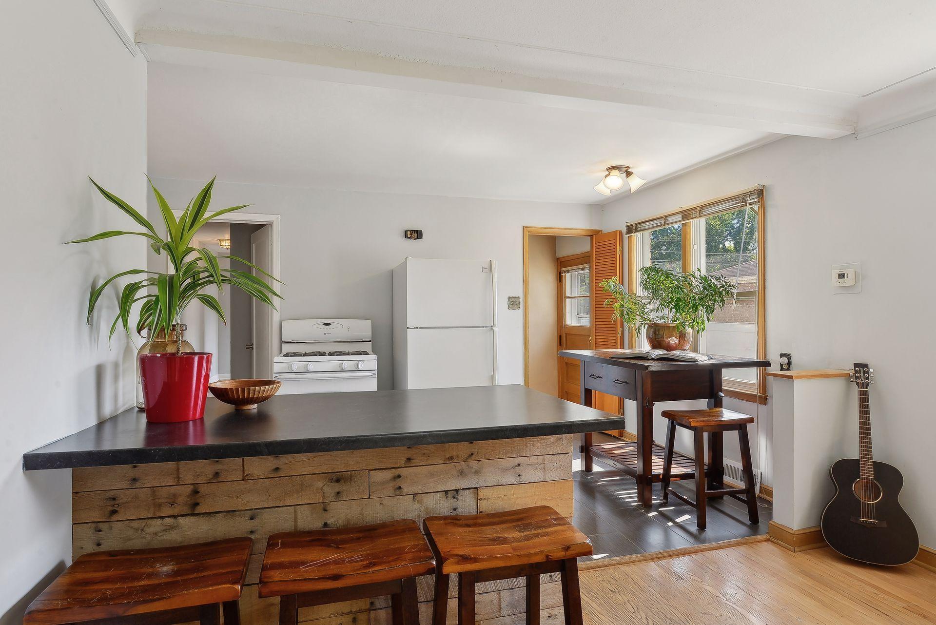 5525 Oliver Avenue S