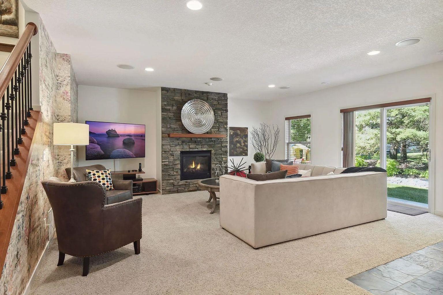 6484 Ivy Way