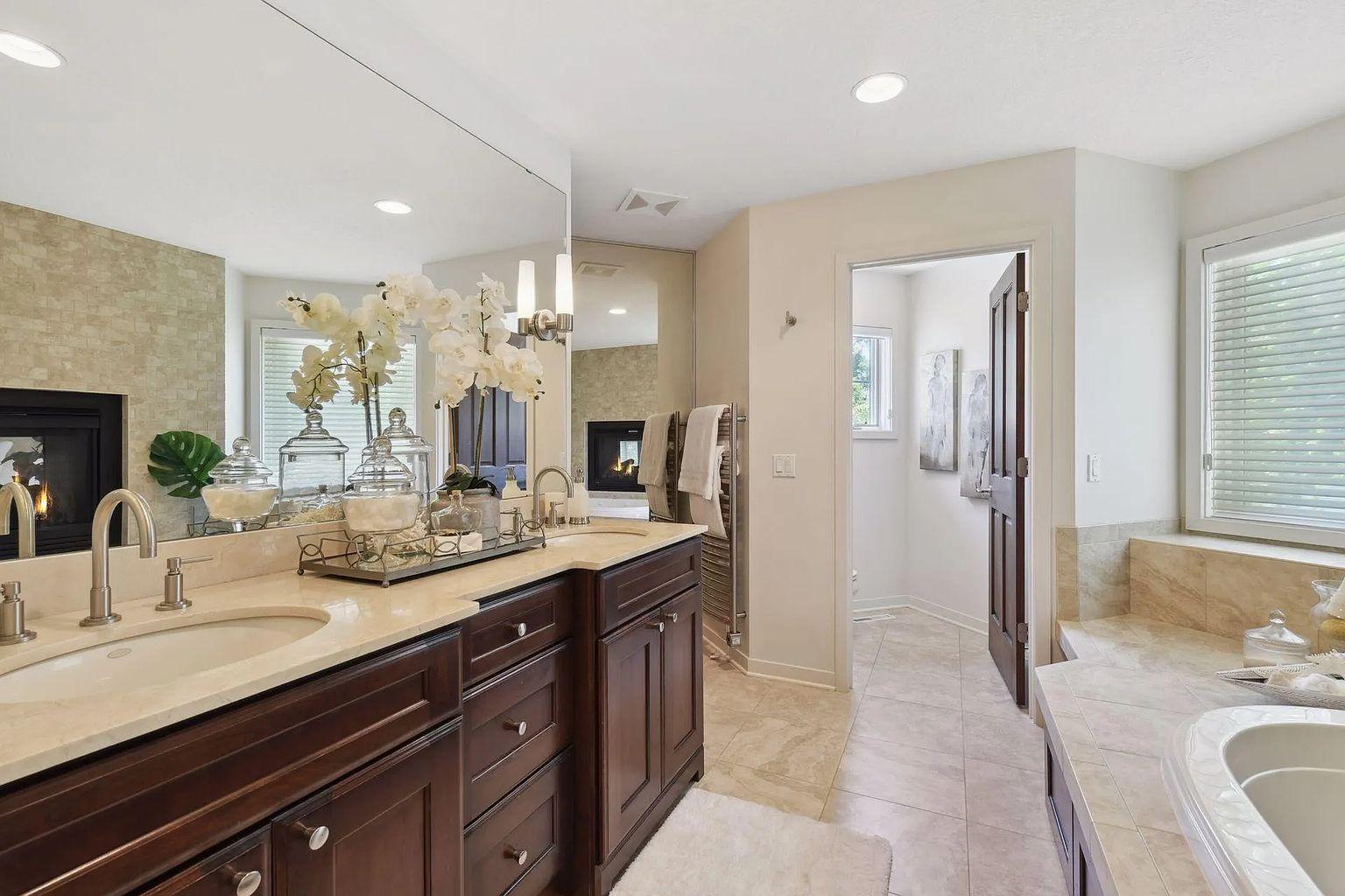 6484 Ivy Way