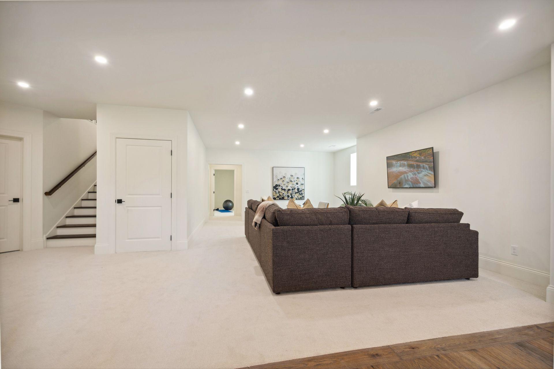 4717 Meadow Road