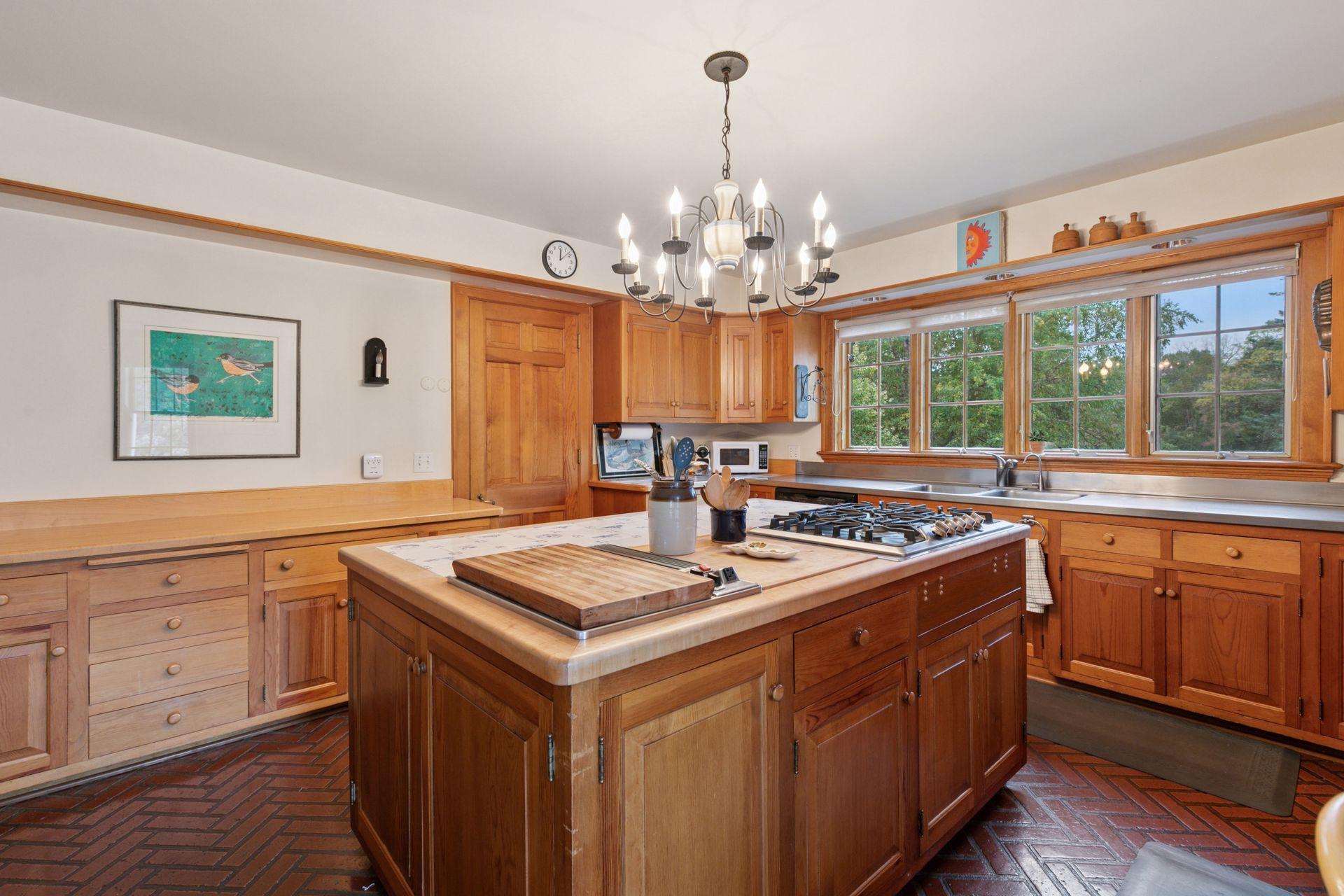 600 Wentworth Avenue