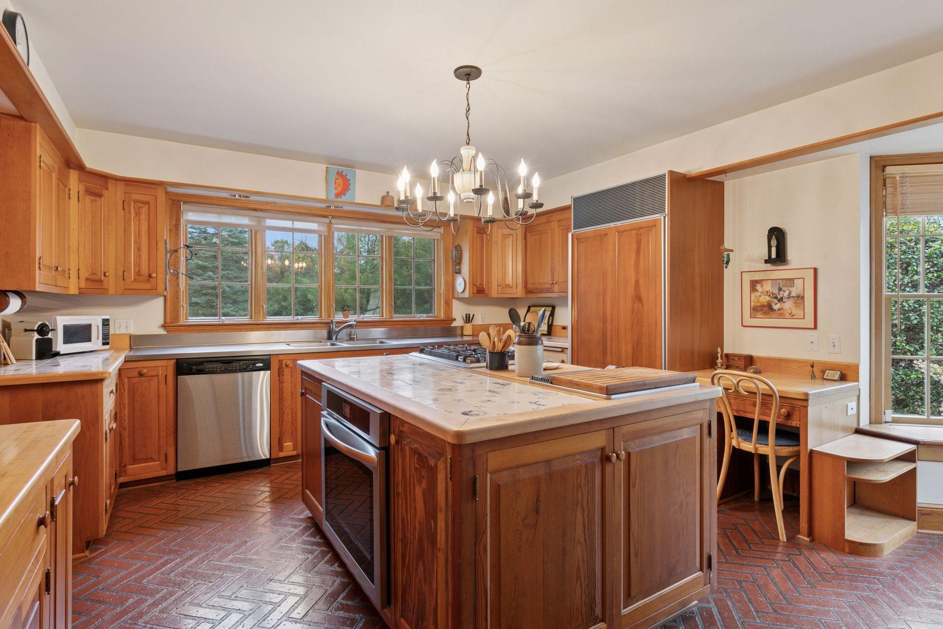 600 Wentworth Avenue