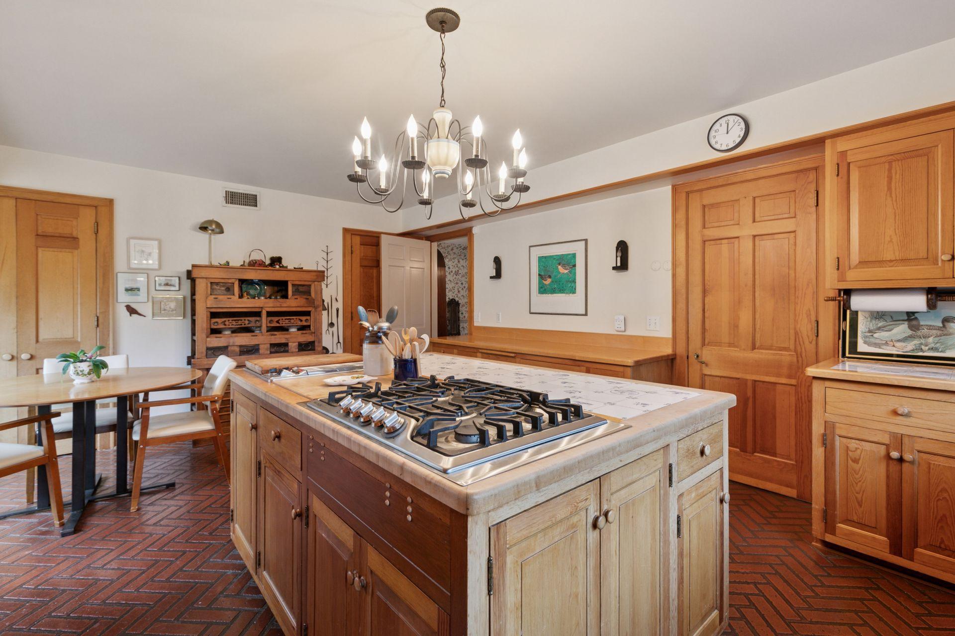 600 Wentworth Avenue