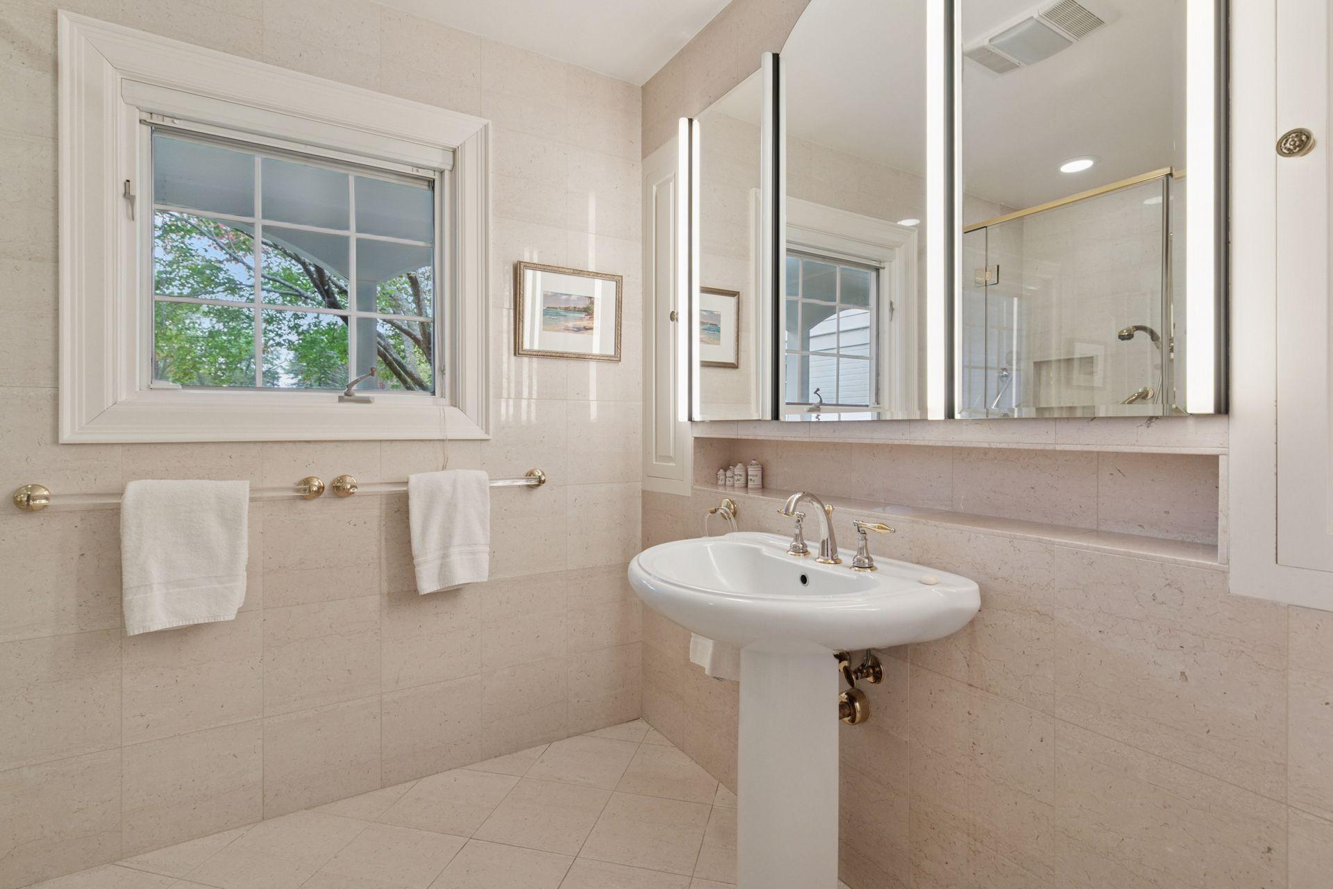 600 Wentworth Avenue