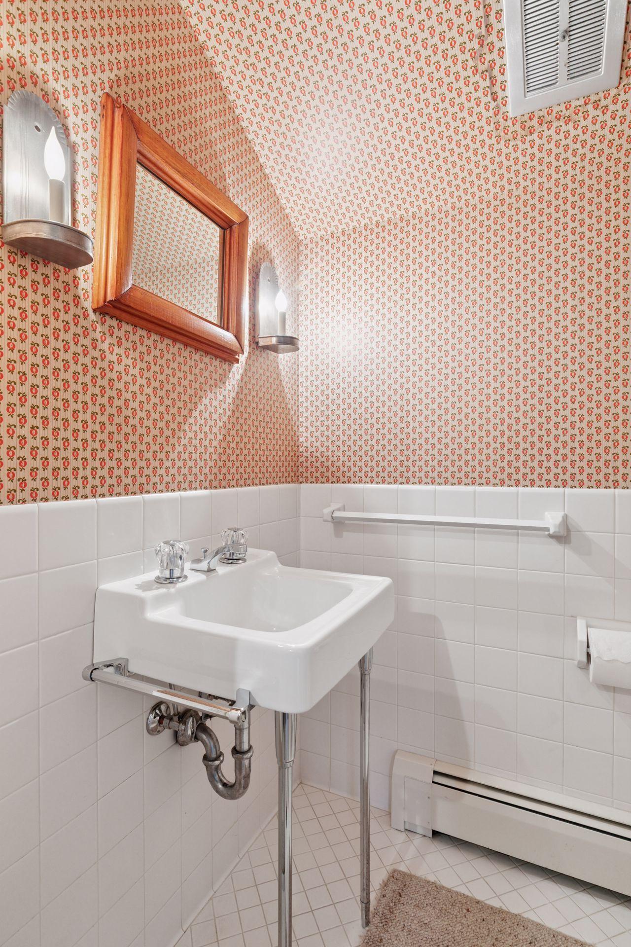 600 Wentworth Avenue