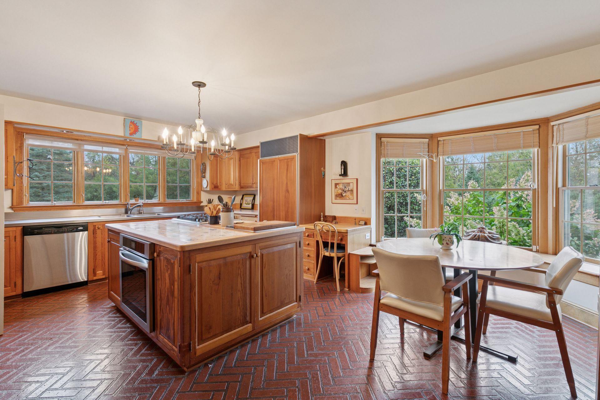 600 Wentworth Avenue