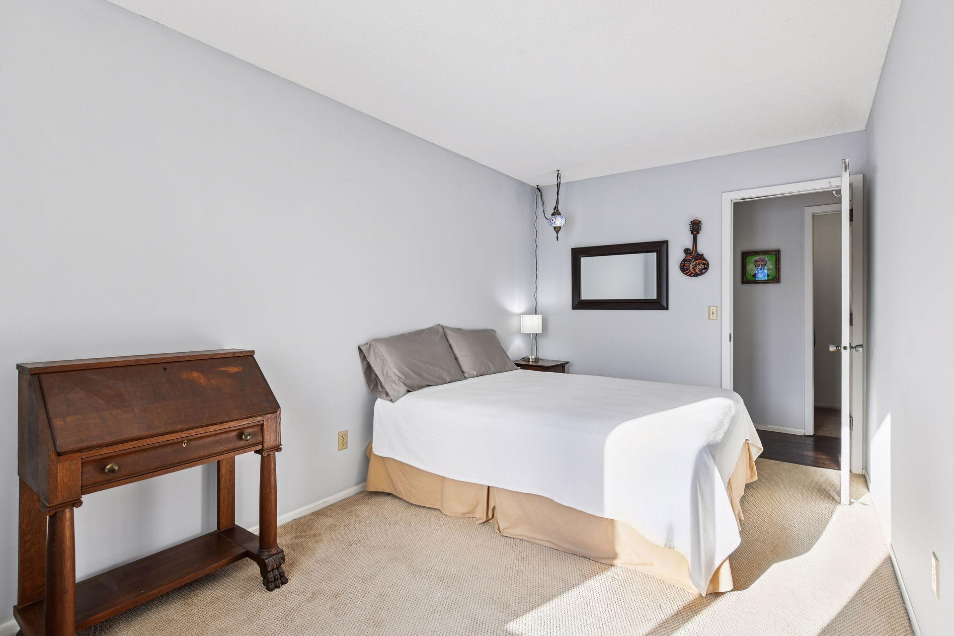 4453 Cedar Lake Road S