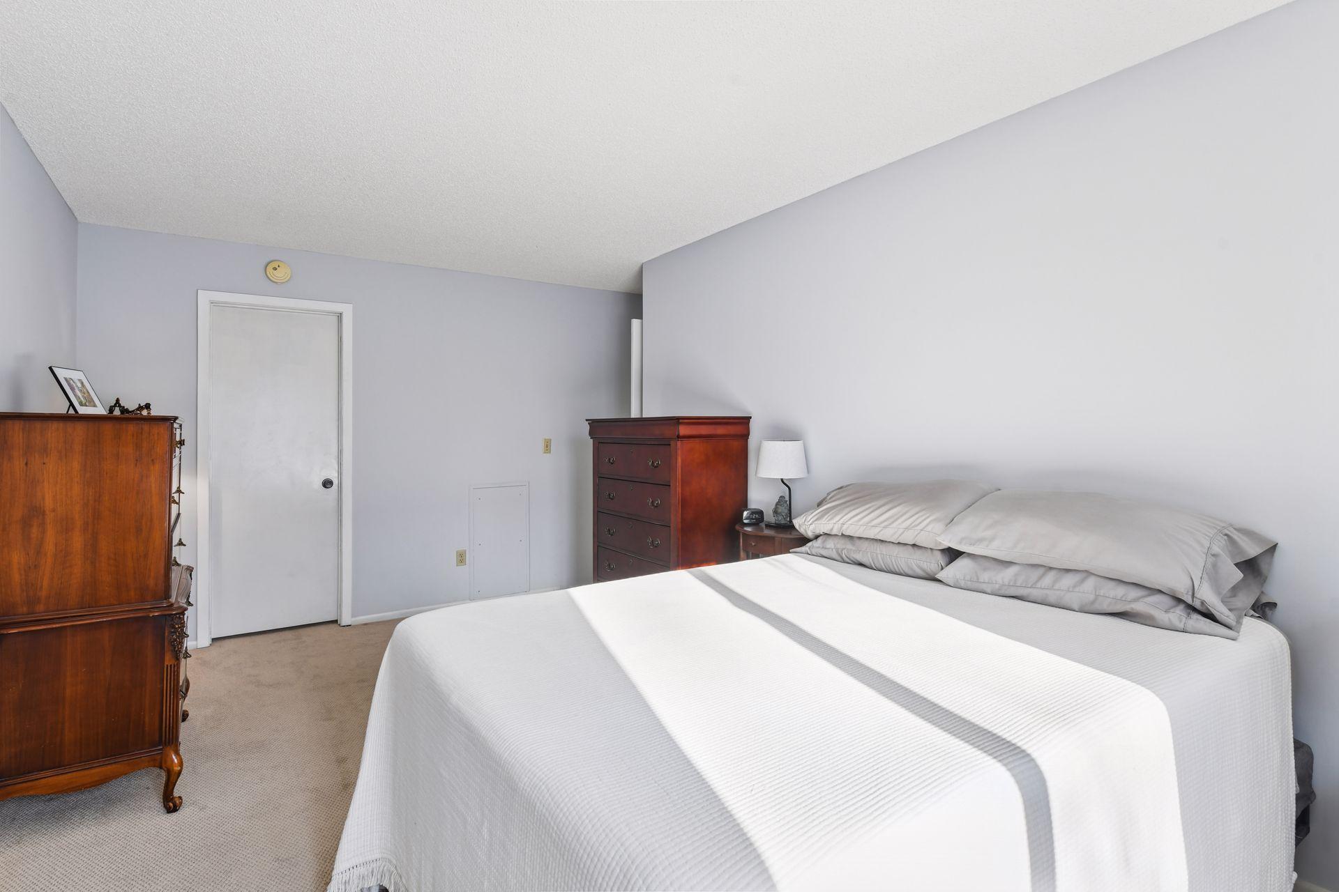 4453 Cedar Lake Road S