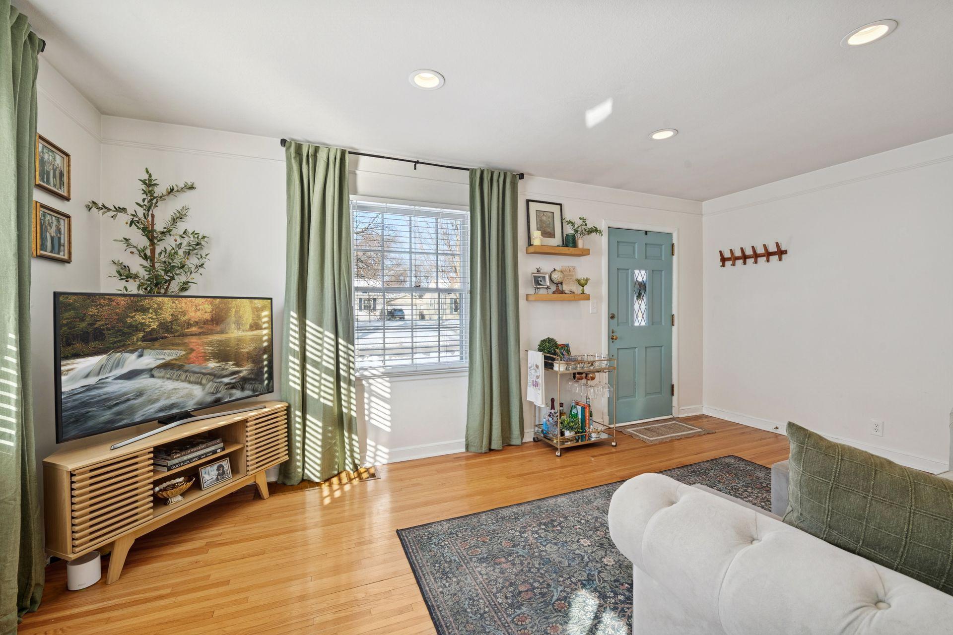 3221 Georgia Avenue S