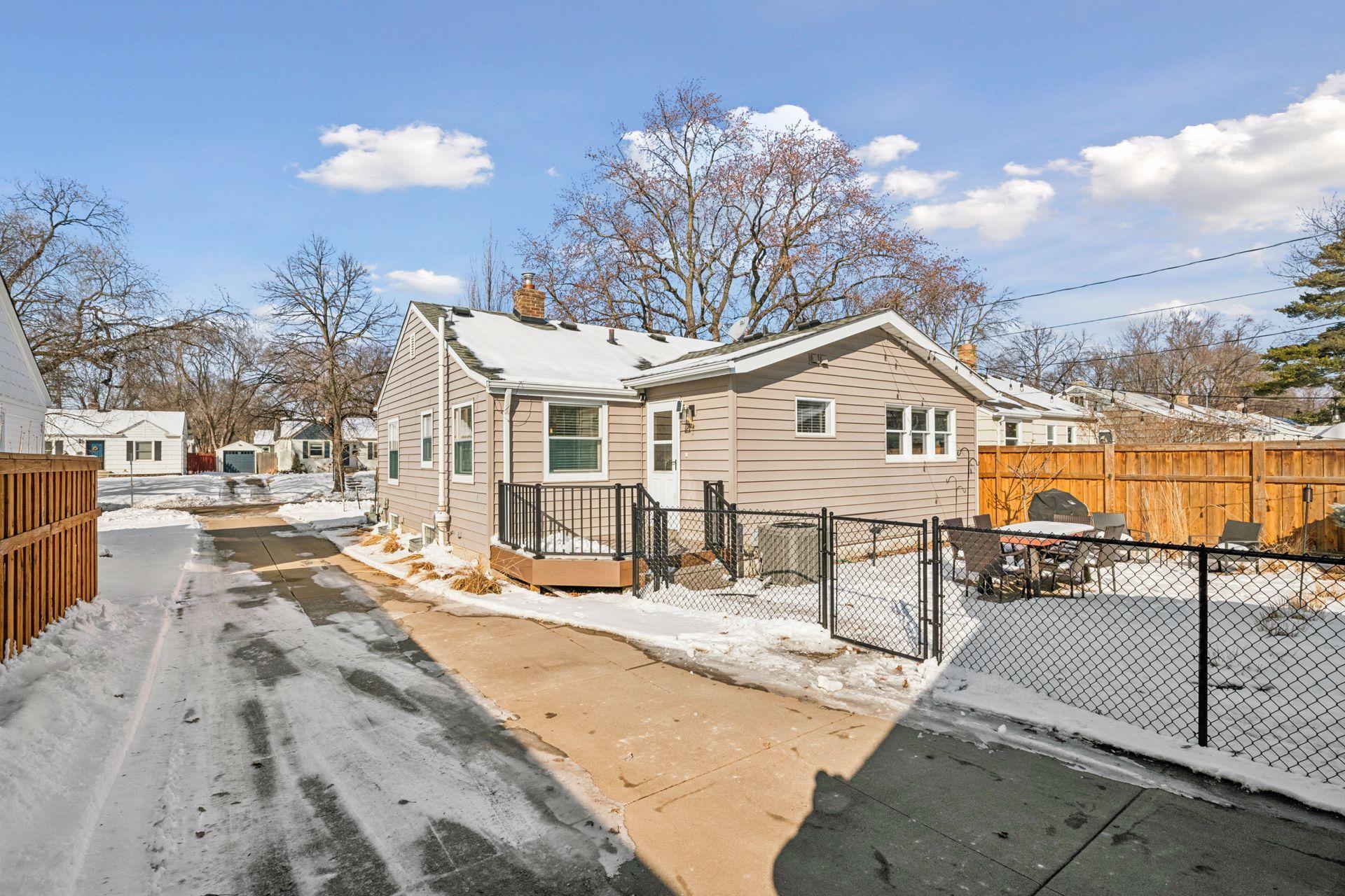 3221 Georgia Avenue S