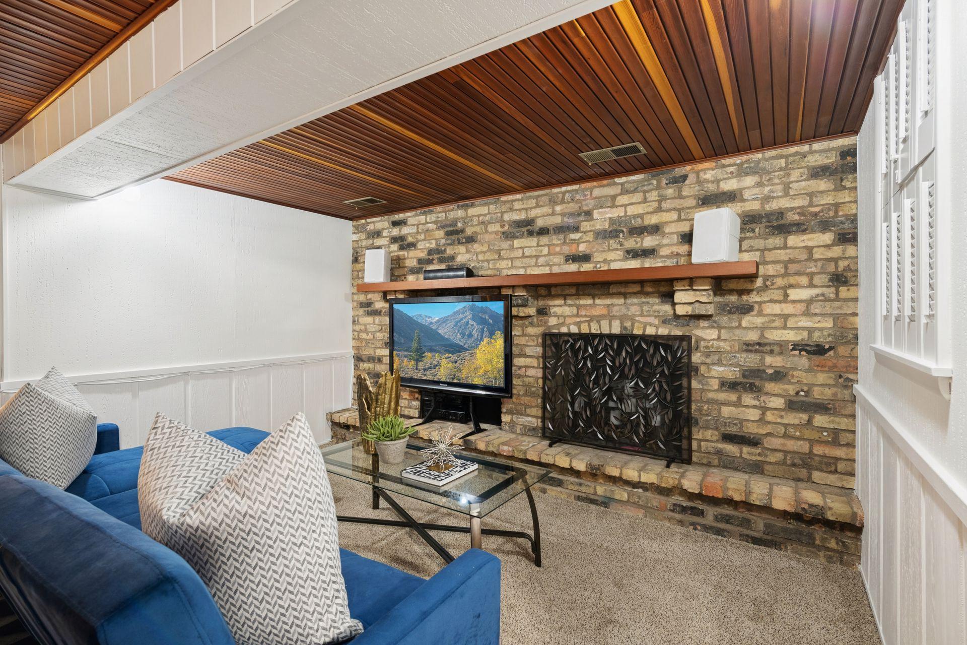 6708 Rosemary Lane