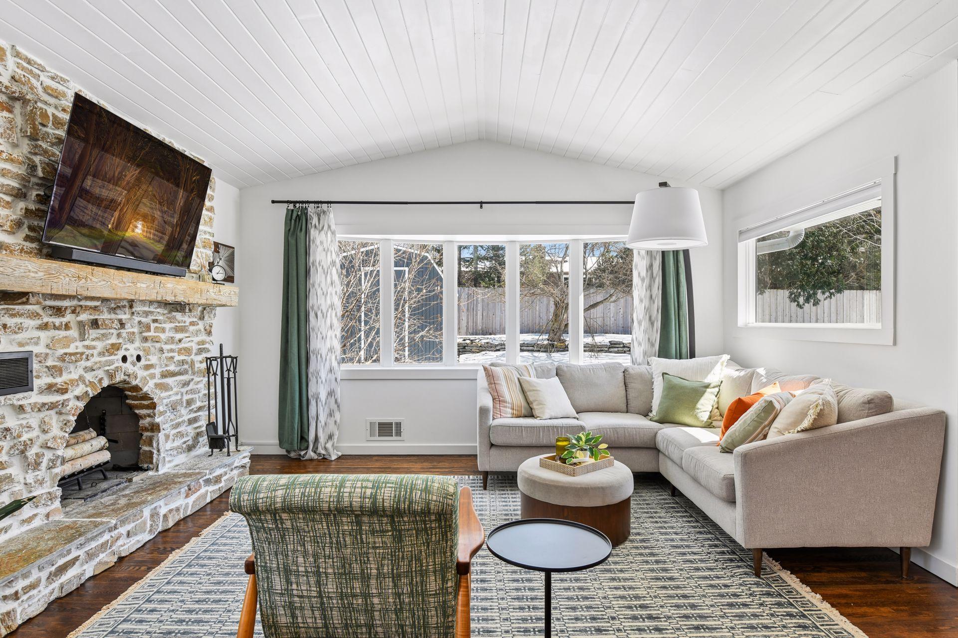 6105 Birchcrest Drive