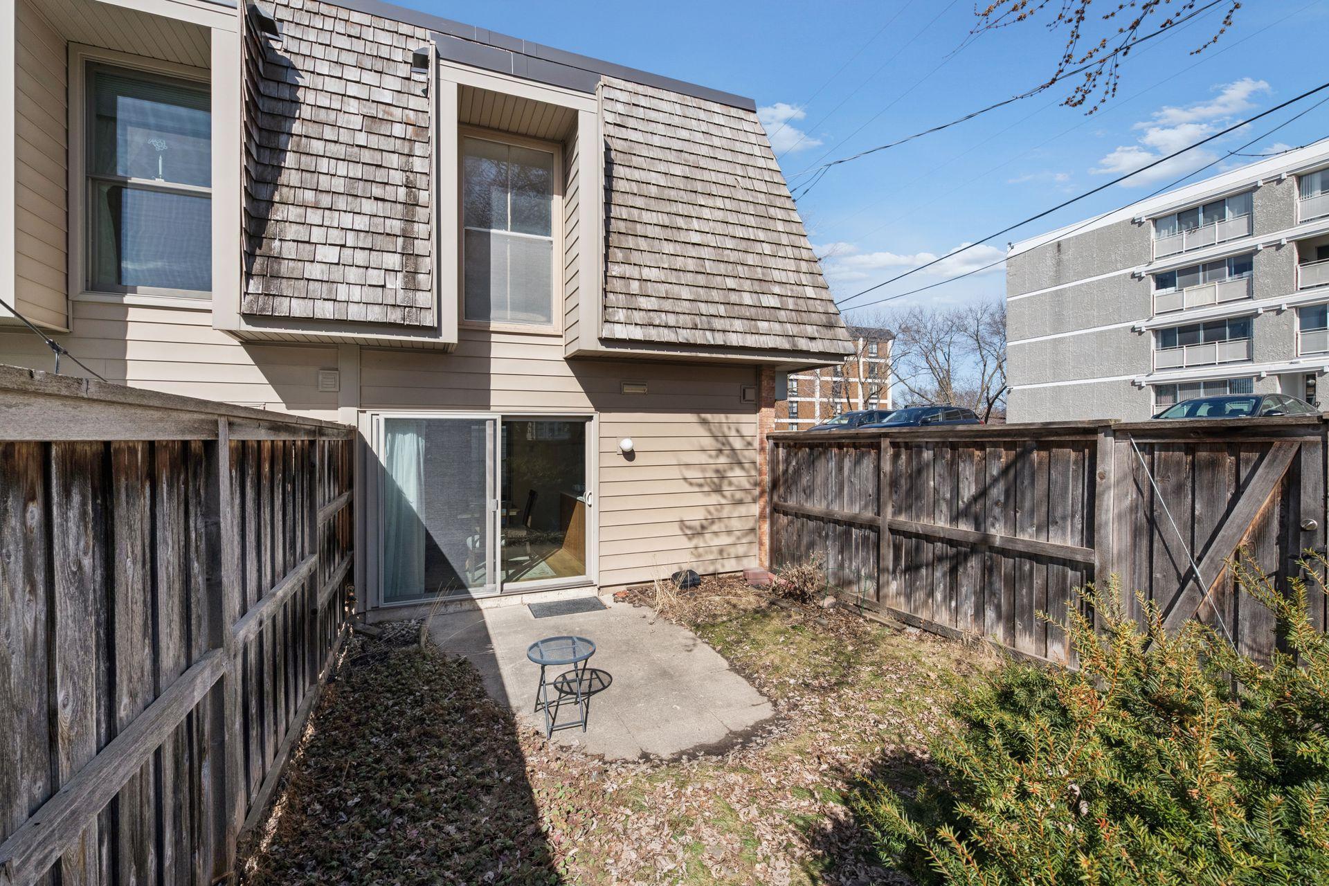 6433 Barrie Road