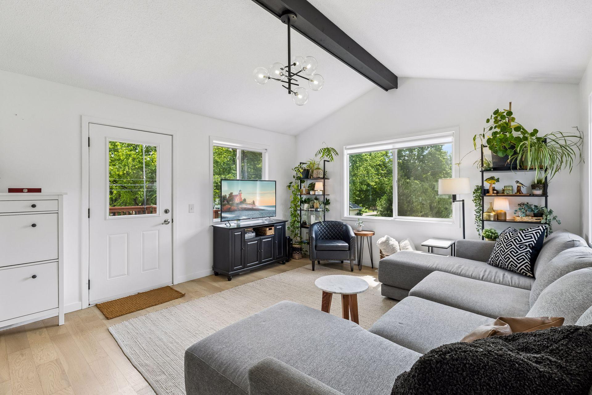 8465 Winnetka Heights Drive