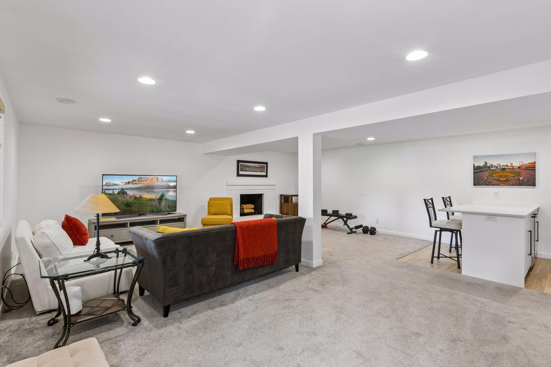 8465 Winnetka Heights Drive