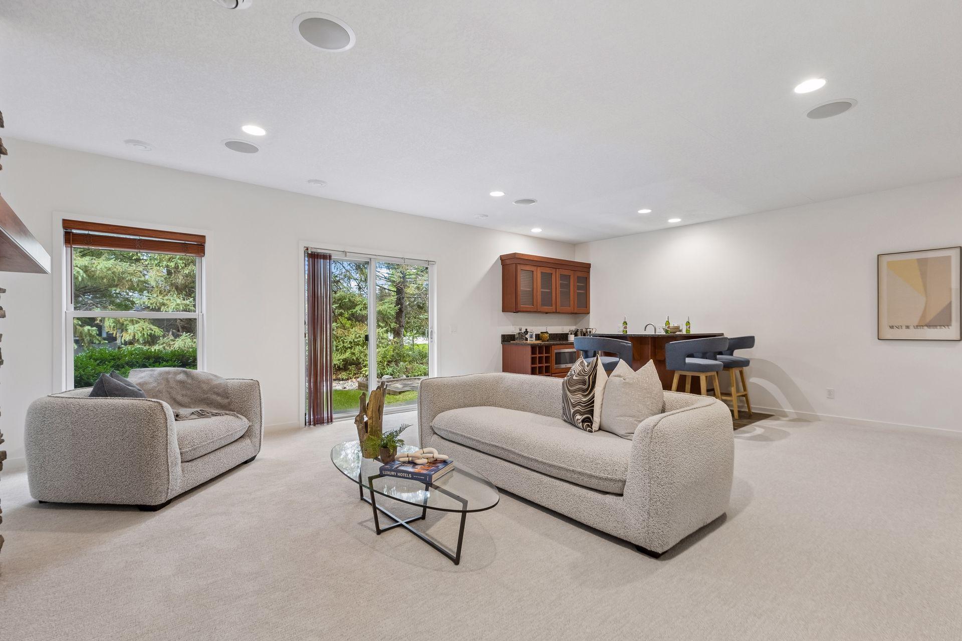 6484 Ivy Way