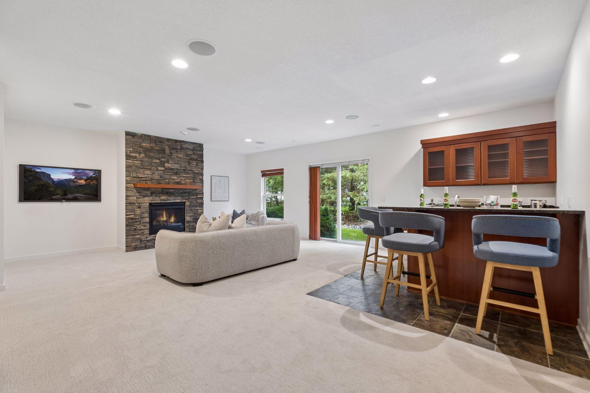 6484 Ivy Way
