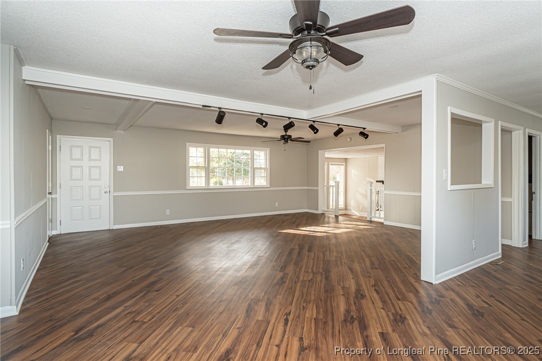 6434 Kincross Avenue