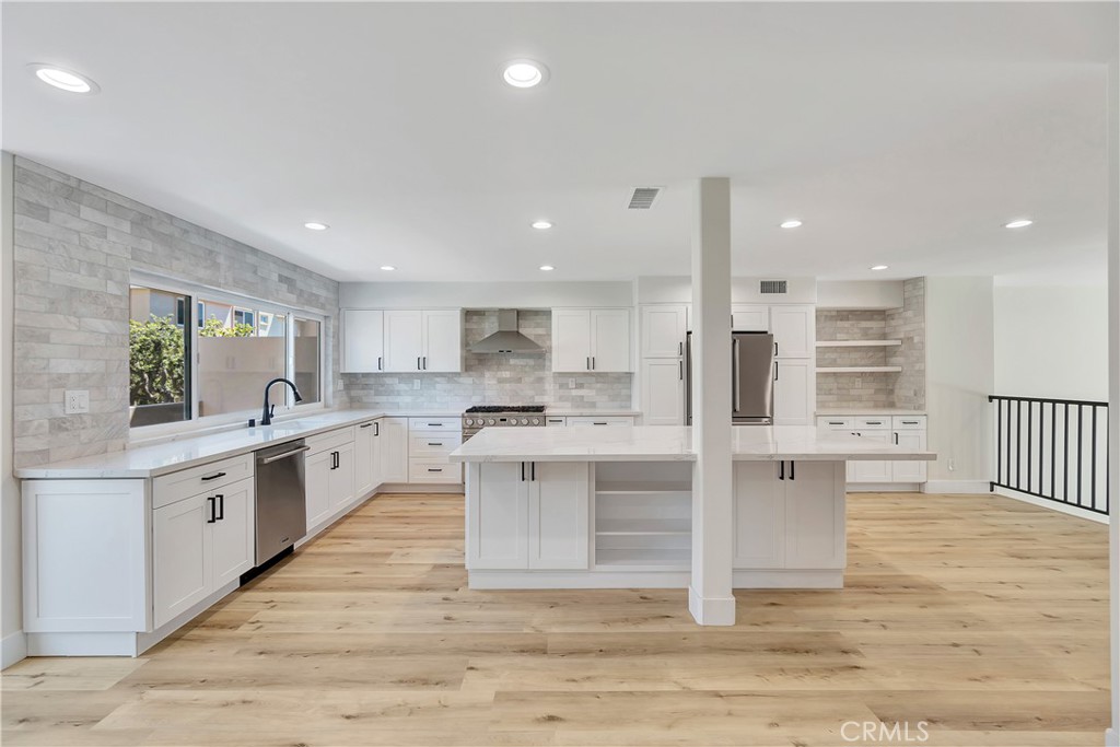 19455 Riverdale Lane