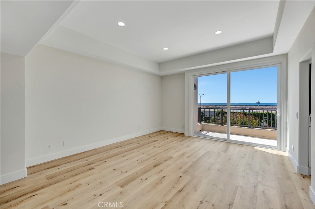 19455 Riverdale Lane