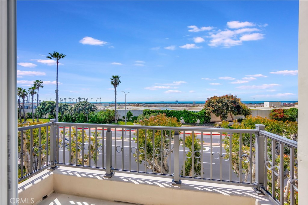 19455 Riverdale Lane