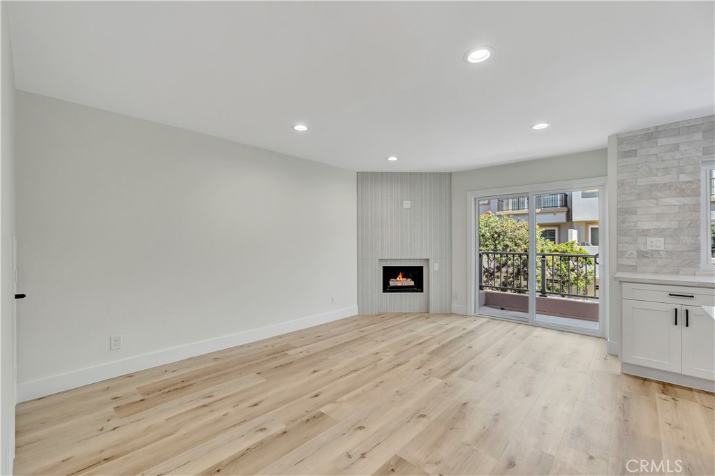 19455 Riverdale Lane