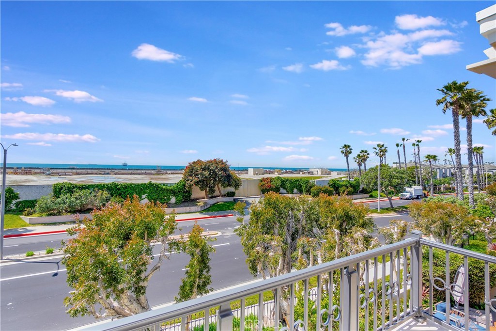 19455 Riverdale Lane