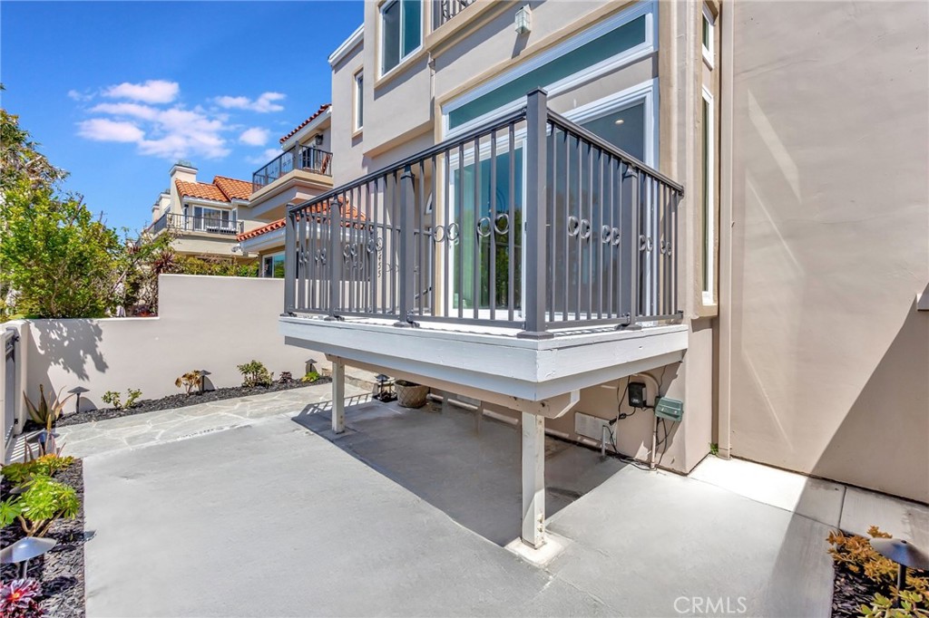 19455 Riverdale Lane