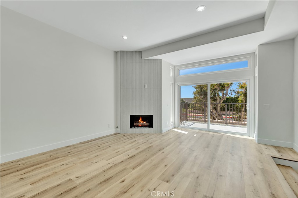 19455 Riverdale Lane