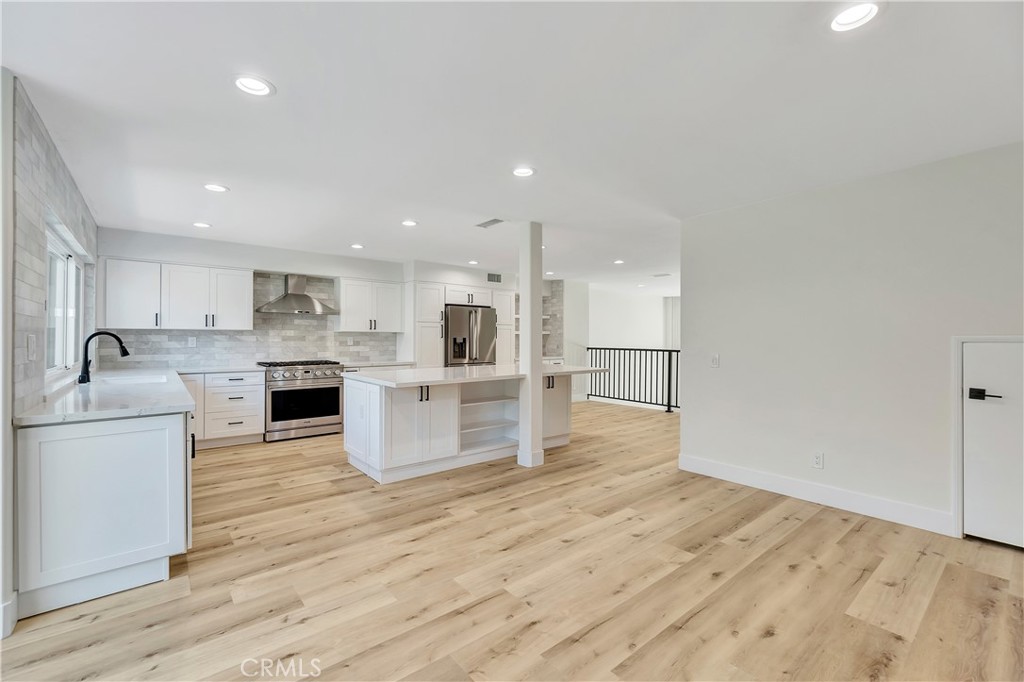 19455 Riverdale Lane