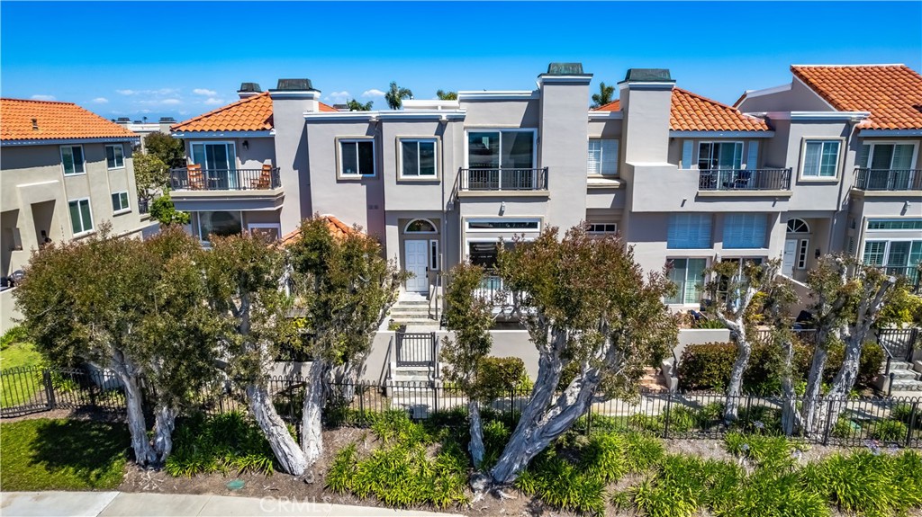 19455 Riverdale Lane