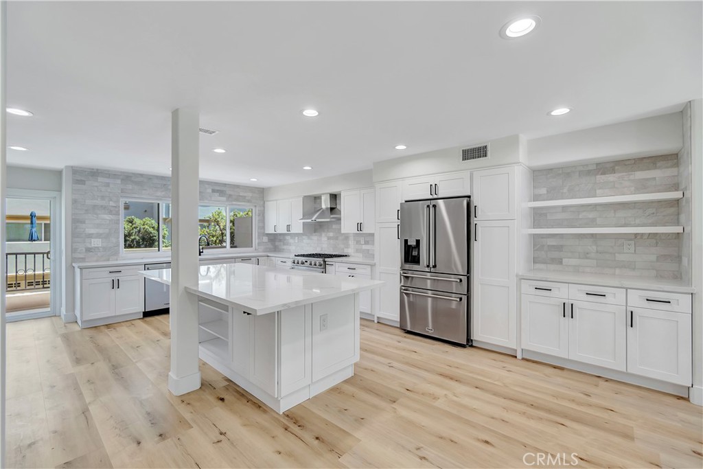 19455 Riverdale Lane